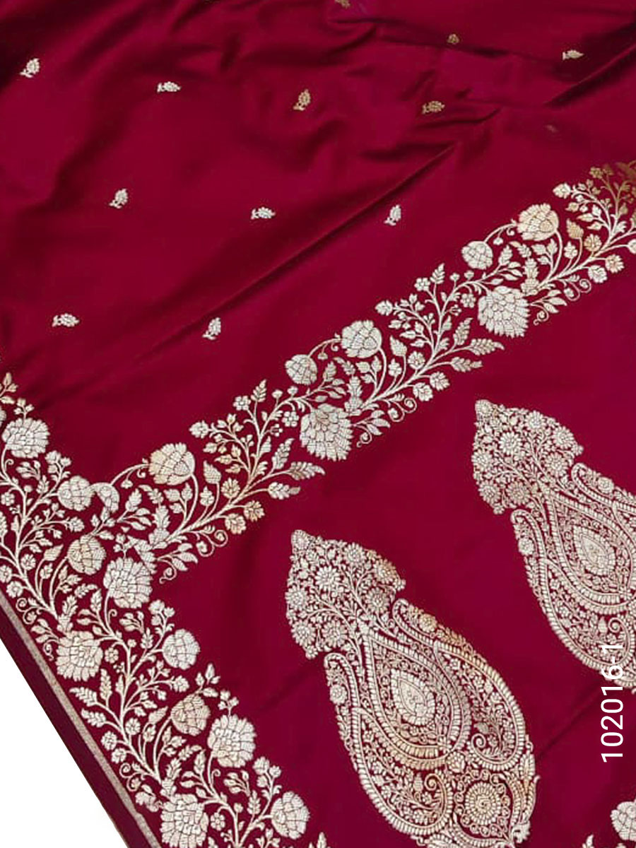Mashru Silk Zari Work Banarasi Saree Wholesale fabric close-up