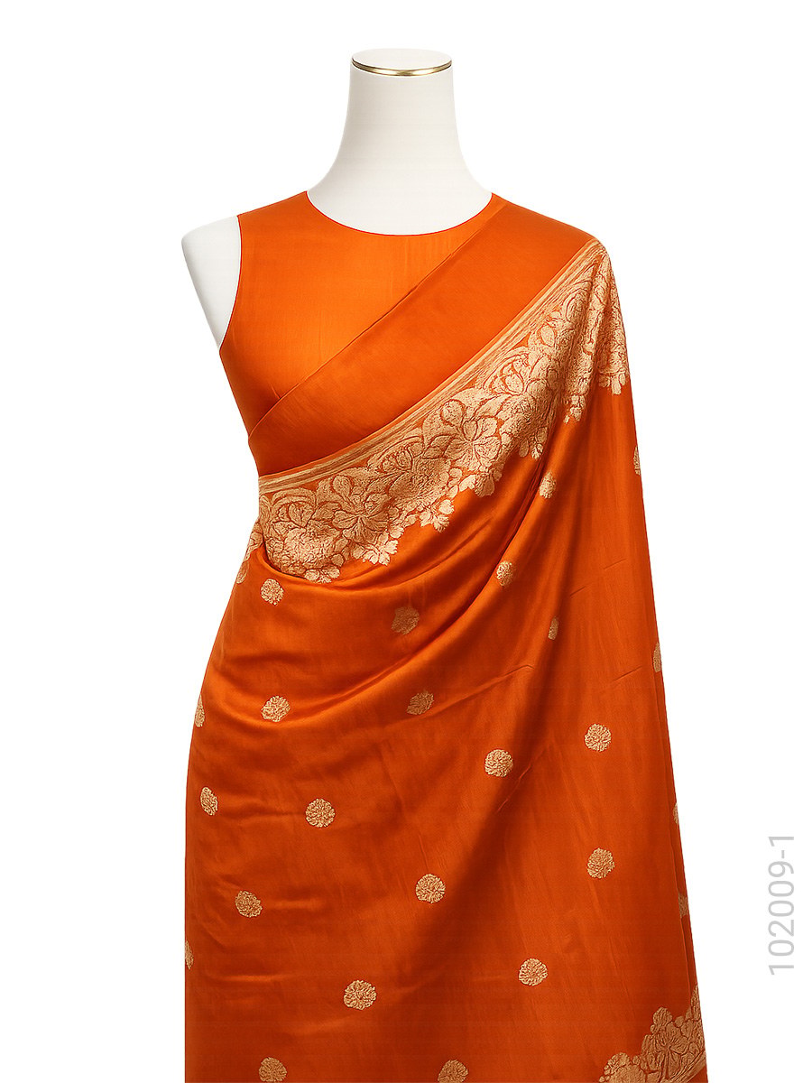 Soft Silk Zari Work Designer Banarasi Saree fabric close-up